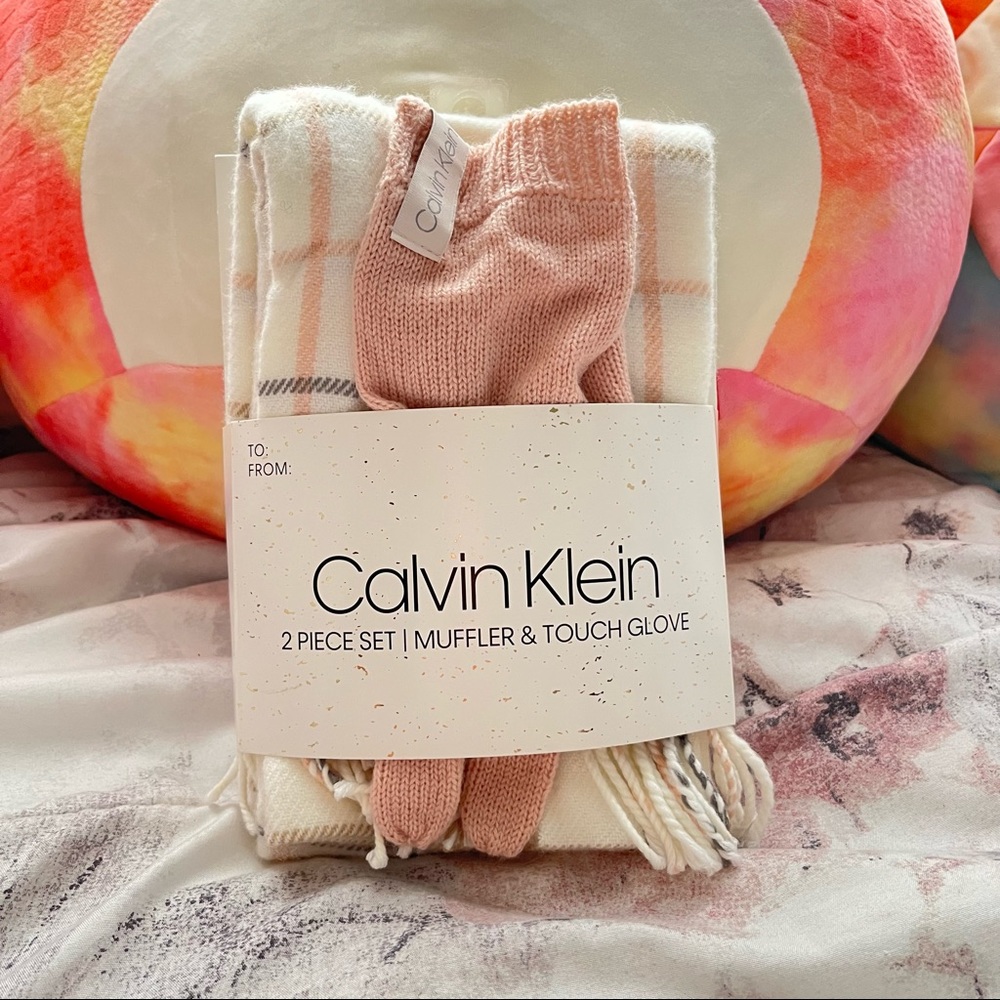 Calvin Klein | Muffler & Touch Glove Set | Eggshell/pink